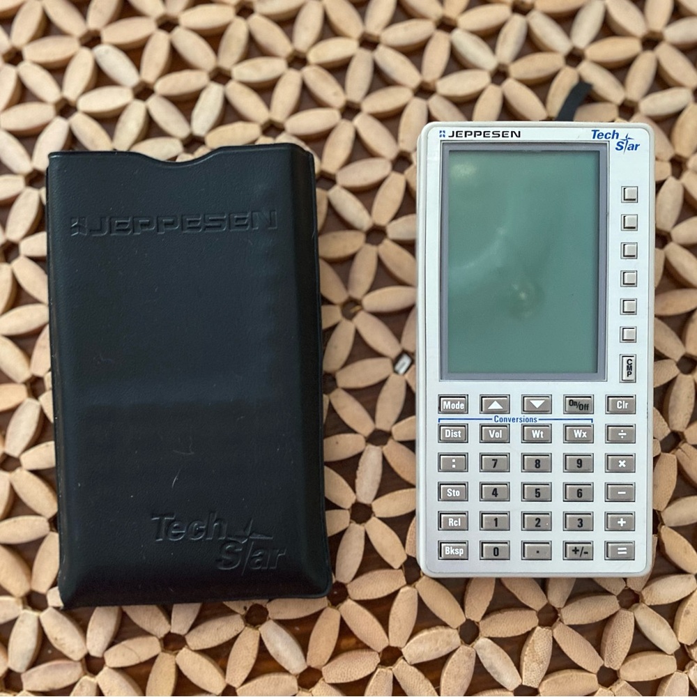 JEPPESEN TECH STAR ELECTRONIC AIRPLANE COMPUTER W/ LEATHER CASE